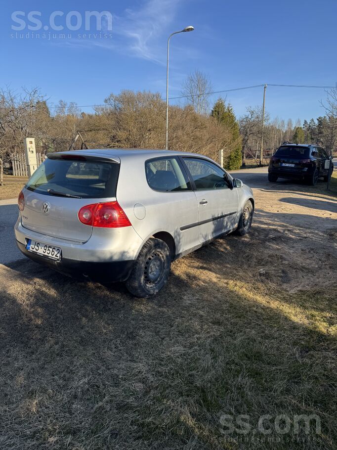 Pārdodu vai mainu pret moto vēlams tūristu. Ļoti ekonomisks auto. Sīkāk pa t