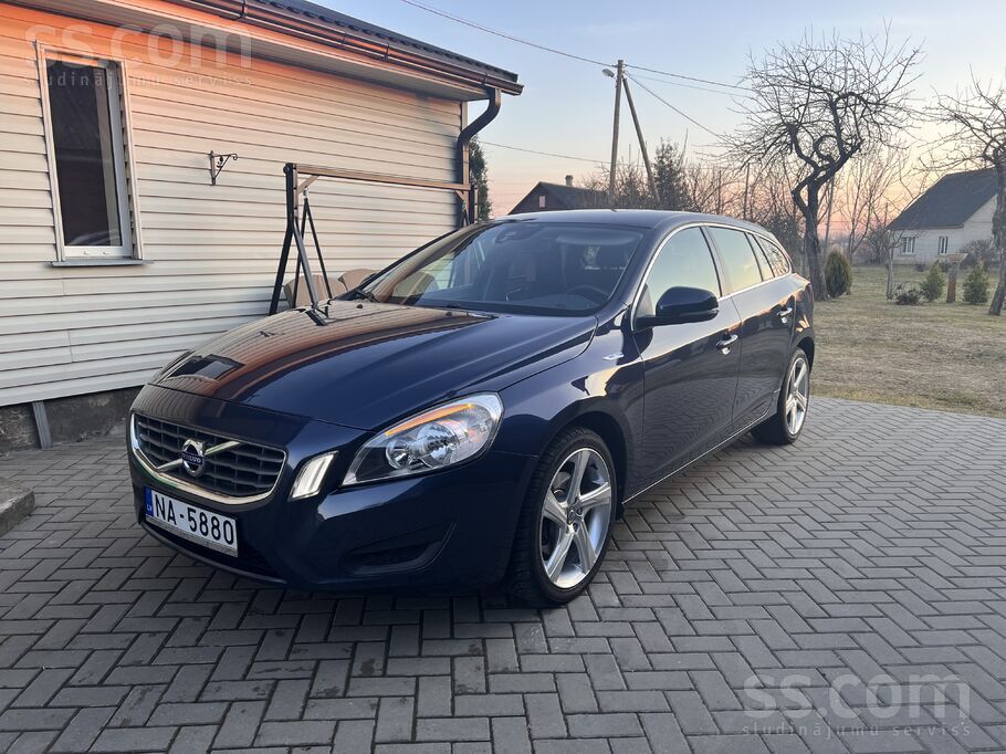 Volvo V60 D5 158Kw (5 cilindru - 2.4 dīzelis, manuālā 6 ātrumu ātrumkārba) p