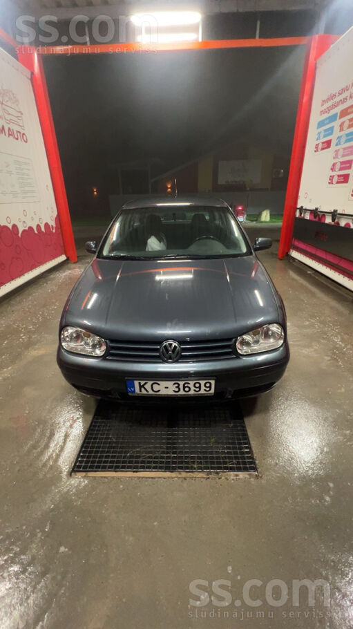 Pārdodu uzticamu un ekonomisku klasiku Volkswagen Golf ar benzīna motoru un