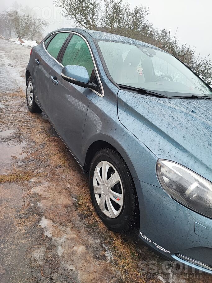 Sakarā ar lielāka auto iegādi, pārdodu savu Volvo V40 dīzeļdegviela, 84Kw, m