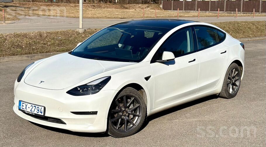 Tesla Model 3 Long Range. Dual Motor. Autopilot, Aktīva kruīza kontrole, Pano. 

-