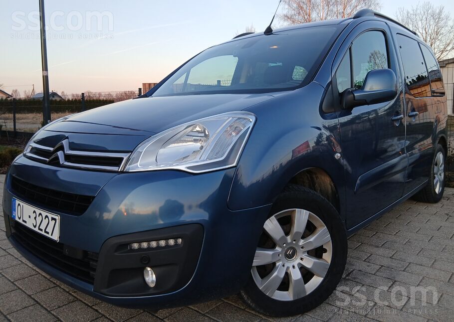 Pārdodu savu ģimenes auto, esmu pirmais un vienīgais tā īpašnieks. Auto godī