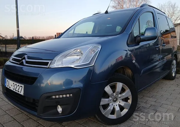 Pārdodu savu ģimenes auto, esmu pirmais un vienīgais tā īpašnieks. Auto godī