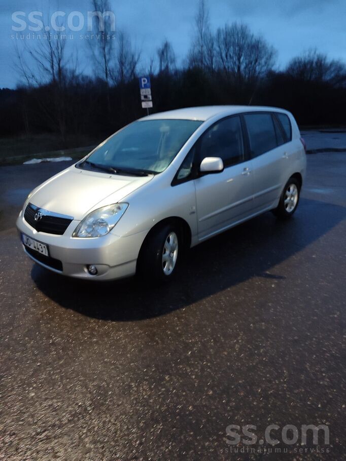 Продаётся Toyota Corolla Verso 2004 года, 2.0 D4D 66Kw, ухоженная, в нормаль