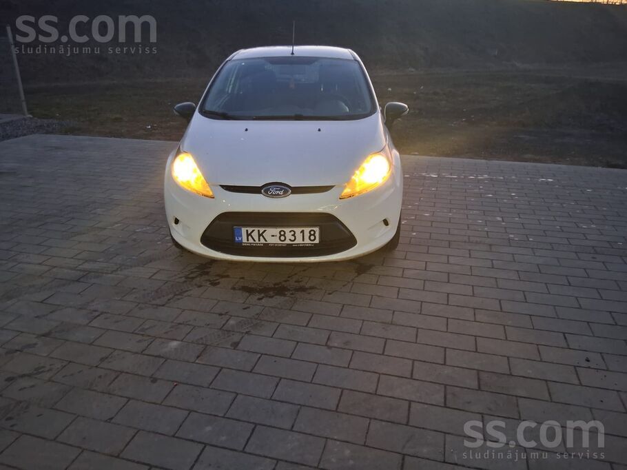 Pārdodas mazs un žiperigs 15 gadus jauns fordiņš. N1 kategorijā un tikai 2 s