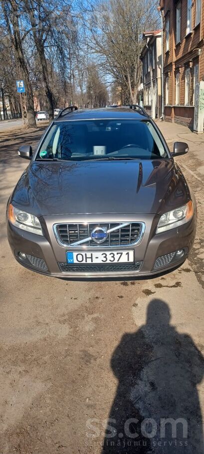 Volvo Pārdod koptu automašīnu. 