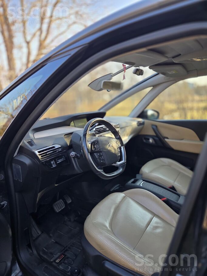 Citroen C4 Grand Picasso. 1.6 dīzelis, 85 kw/115 z. s. , 7 sēdvietas, automā