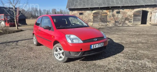 Ford Pārdodas Mazss sarkans spridzeklis un galvenais ek