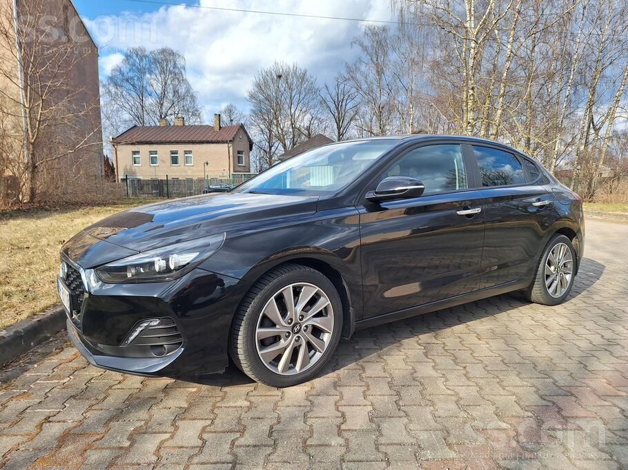 Pārdodu Hyundai i30 Fastback, ar benzīna motoru 120hp , ļoti labā stāvoklī ,