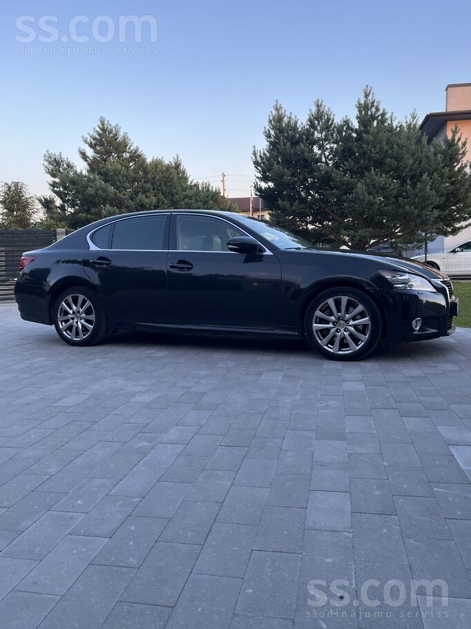 Продается в хорошем состоянии. оригинальный пробег. 186000.полная история Об