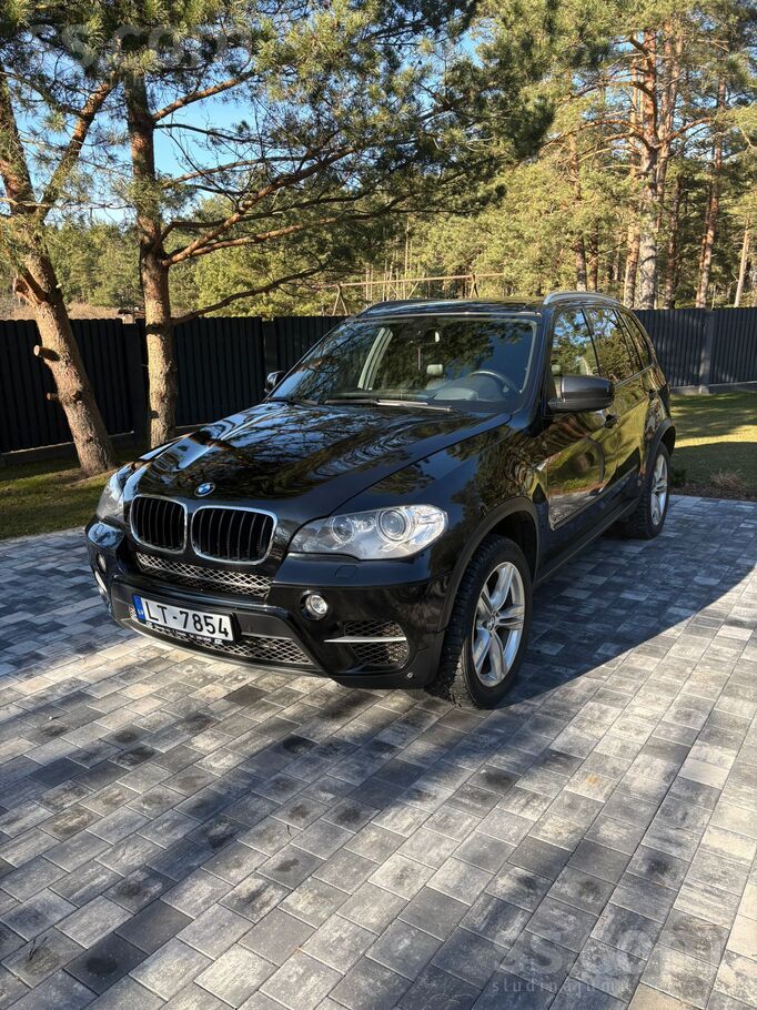 BMW Ļoti bagātīga rūpnīcas komplektācija (Soft-close, 