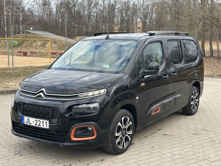 Pārdod Citroen Berlingo 1.5 Xtr. 

Garā versija L2.

Ļoti labā tehniskā