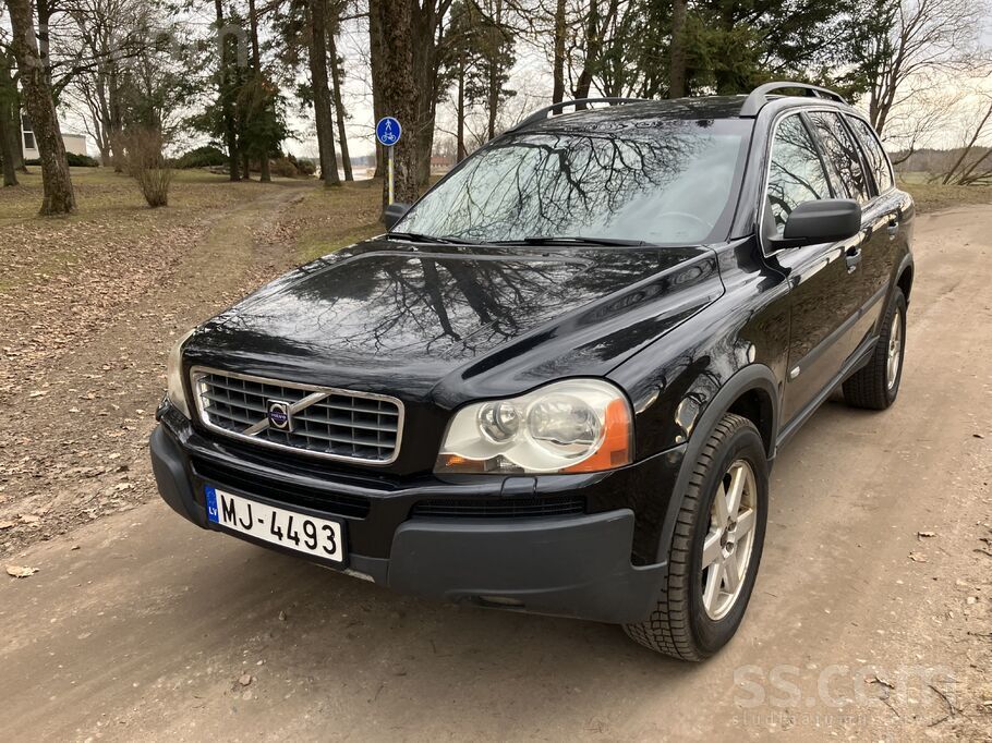 Volvo TA gandriz uz gadu. Veca tipa motors ar melno vaku