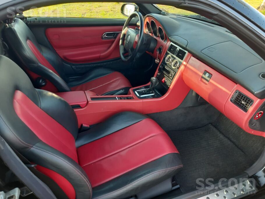 Машина в хорошем состоянии, есть коррозия на крыльях и капоте