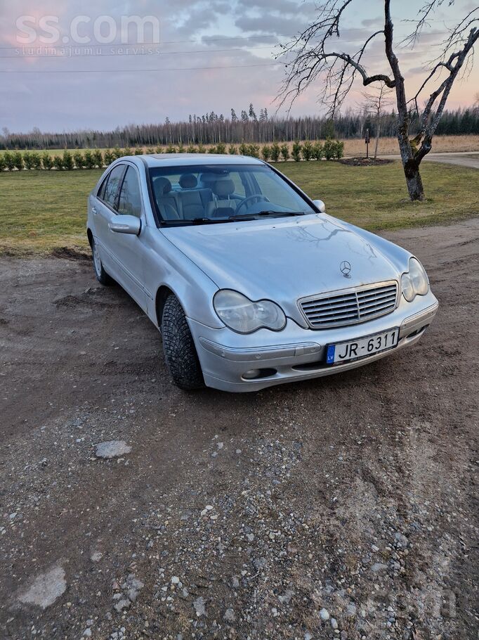 Pārdodu remontējamu vai rezerves daļām