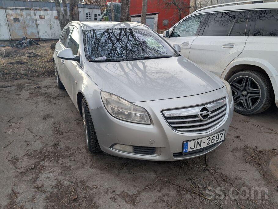 Продаю Opel Insingnia. Хорош технически, но имеет визуальные дефекты. Мотор