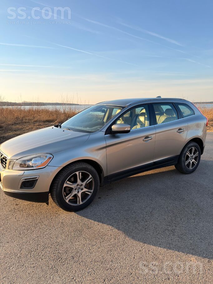 Tiek tirgots Volvo Xc60 2012.gada 2.4 D3 dīzelis 120kw 190k noskrējiens. Aut