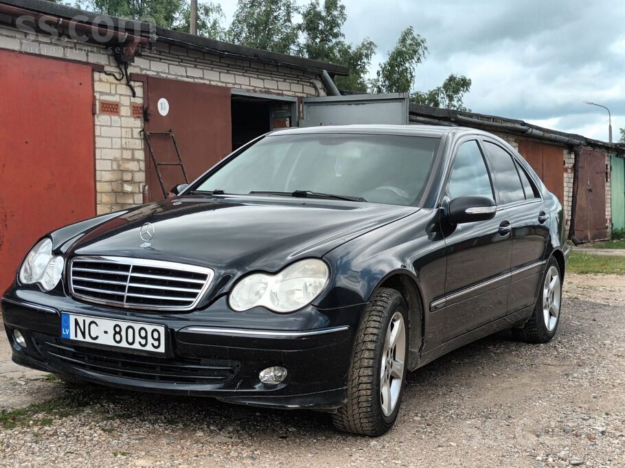 Пенсионер продает Mercedes C200 Kompressor. Автомобиль в хорошем техническом