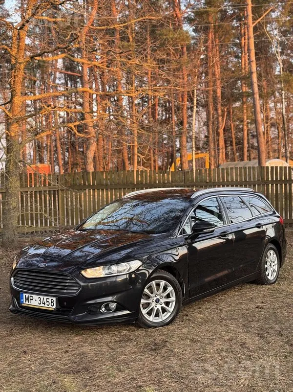 Ford Pārdodu ğimenes auto. 
