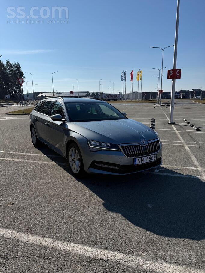 Skoda Pārdod saudzīgi lietotu Škoda Superb 2021. gada 27