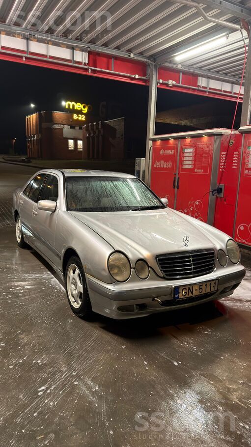 Mercedes Есть дефекты кузова на фото всё видно. По технике 