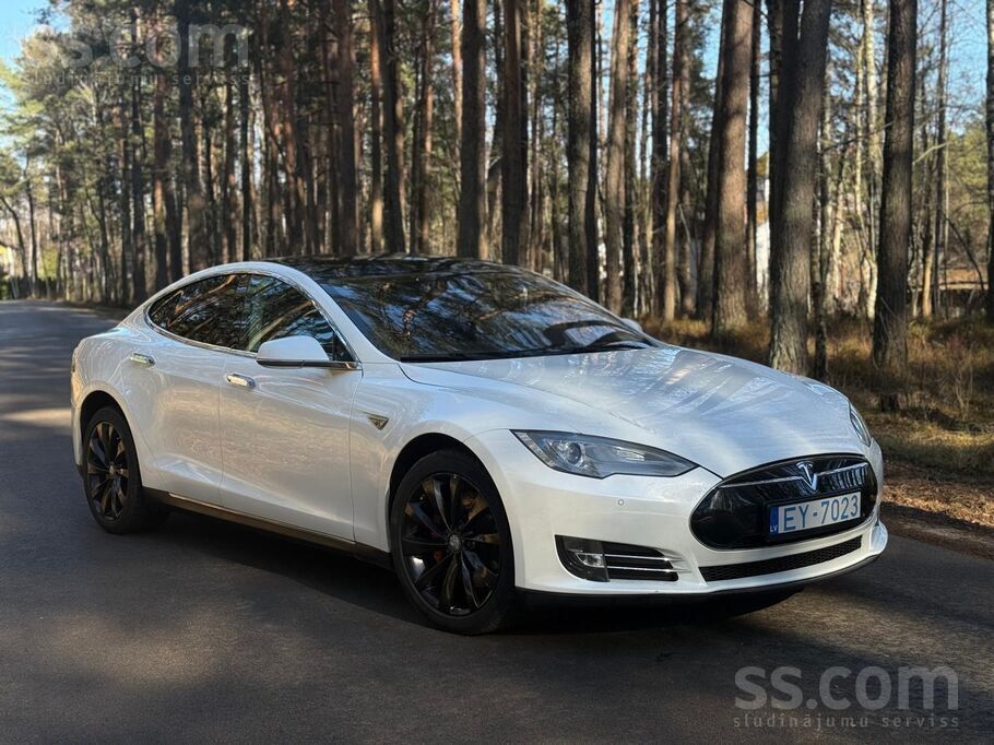 Pārdodu Tesla Model S85+ Perfomance
Līdz 450km nobraucamais attālums. Free supercha