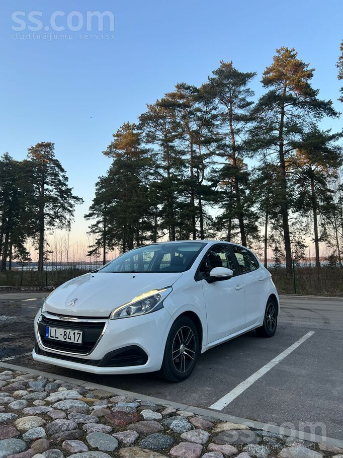 Pārdodu Peugeot 208, 2016.gada, benzīns, automāts. Mazs nobraukums, ekonomis