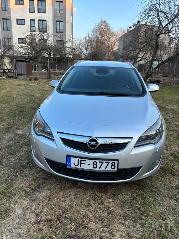 Opel Pārdod Opel Astra Sports Tourer 2011 1.6D