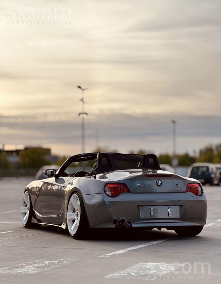 BMW Z4 E85 Roadster
M54b25
manual gearbox
Custom exhaust
Lpg system: