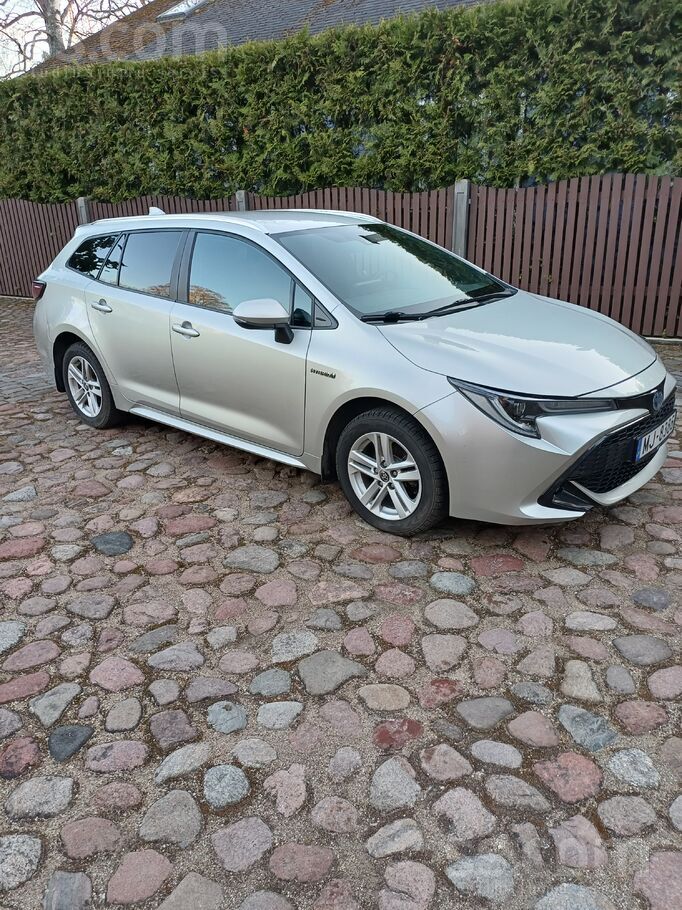 Toyota Pārdod Toyota Corolla Hybrid Touring Sports 1.8 Hy