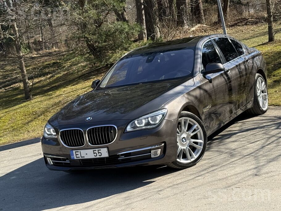 Pardodu BMW 750d X-Drive Individual ar 3.0D-280Kw motoru. Mašina nesen atzīt