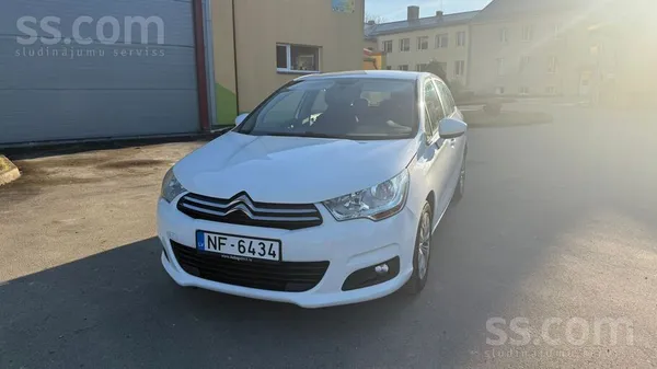 Citroen Pārdod kompaktu ikdienas auto ar svaigi izietu teh