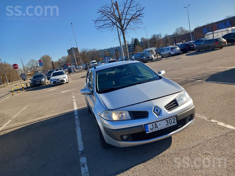 Renault Pārdodu savu uzticamo auto. 