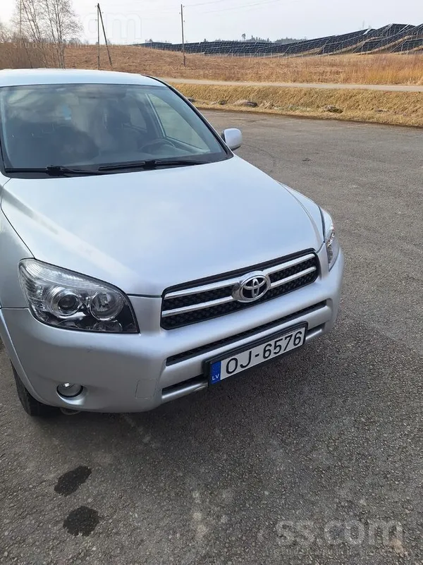 Pārdodu Toyota rav4, 2.2d 130kw, mašīna ir labā tehniskā un vizuālā stāvoklī