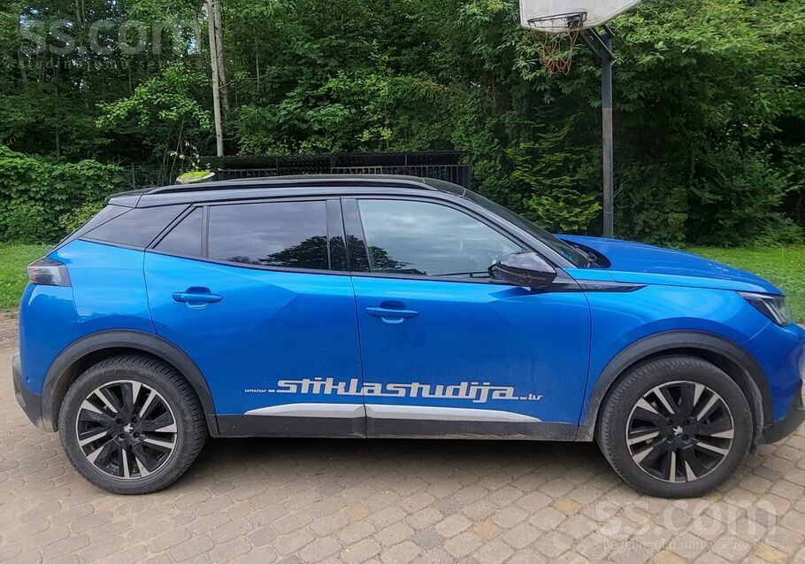 Auto pirkts jauns, apkopes visas pie dīlera Forum auto.
Viss strādā perf