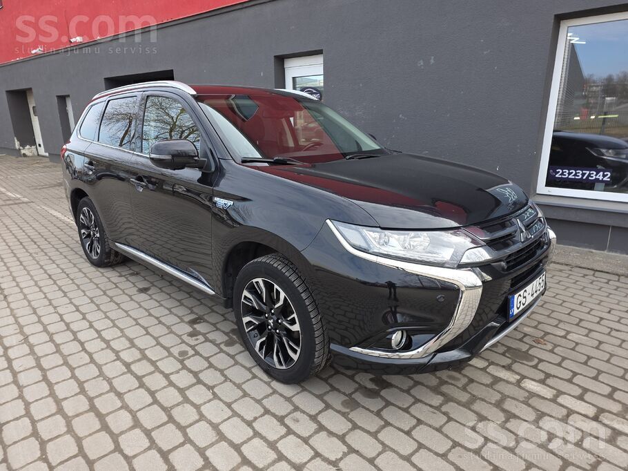 Pārdodu Outlander (Hybrid) feislifts, labā stāvoklī, visas funkcijas darboja