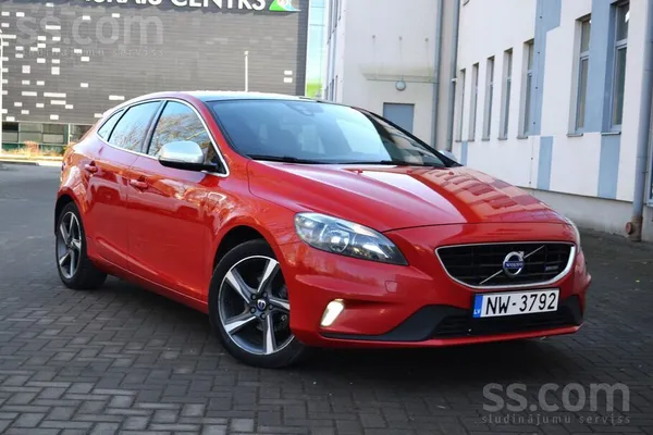 Pārdodu Volvo V40 R Design ar dīzeļa dzinēju un bagātu komplektāciju. 
Auto