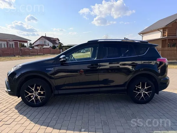 Toyota Executive aprīkojums, divi riepu komplekti(ziemas