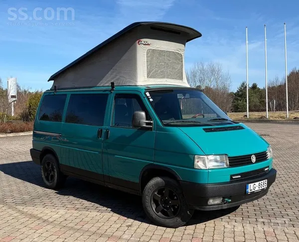 Volkswagen Automašīna tuviem tāliem ceļojumiem.