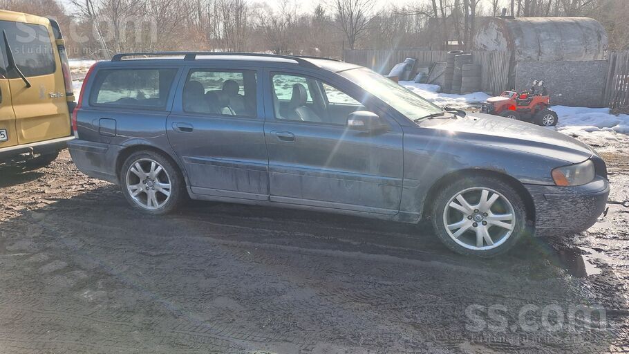 Volvo V70 2.4d 136kw ar kārbas defektu. Motors rūc. Reze