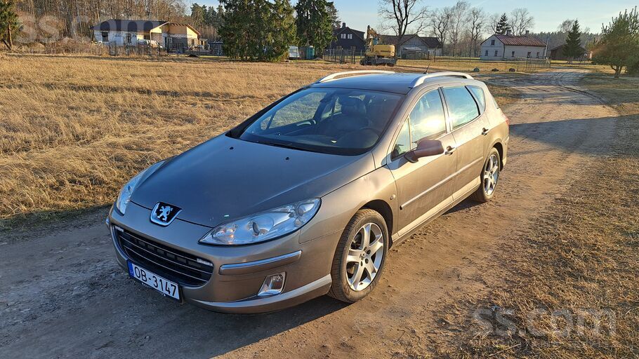 Экономичный и очень вместительный Автомобиль.
Комплектация 9 из 10
Расход г