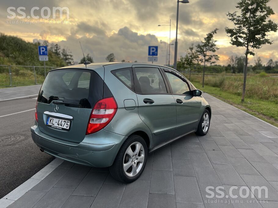 Auto ir braucams, var pārvietoties.
Ir ātrumkārbas defekts pēc ~20 km/h