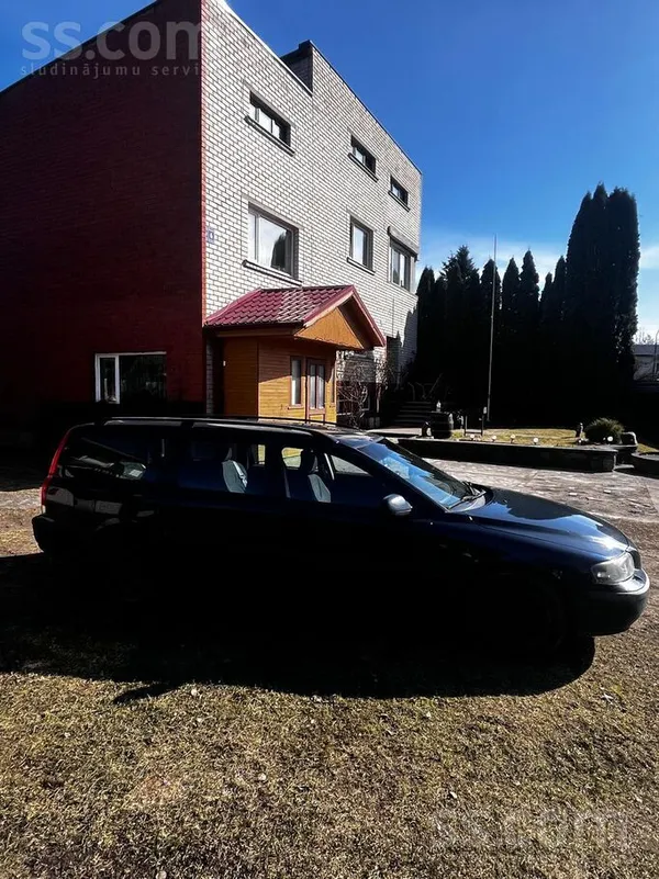 Volvo Pārdodu uzticamu zviedru tanku – Volvo V70, 2000. 