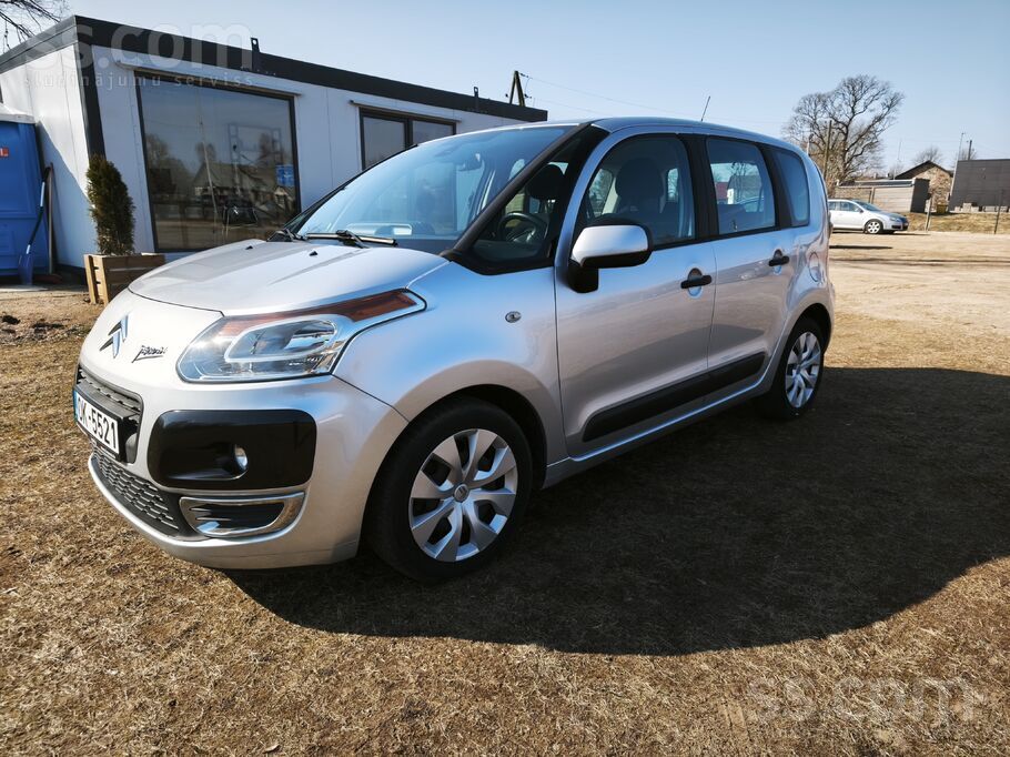 Citroen C3 Picasso 1, 6 Dīzelis 80kw. 109zs.
5 Ātrumu mehānika.
Auto ir