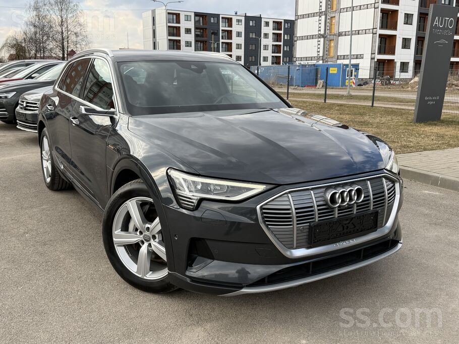 Audi E-tron 55 , 95kwh , 409zs, Quattro (dual motor).
Cenā iekļauta reģi