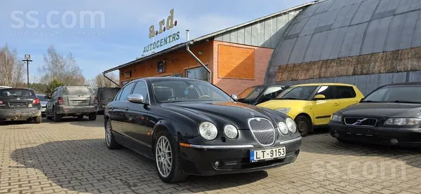Jaguar Melns Jaguārs ar daudzām ekstrām. Melns ādas salon