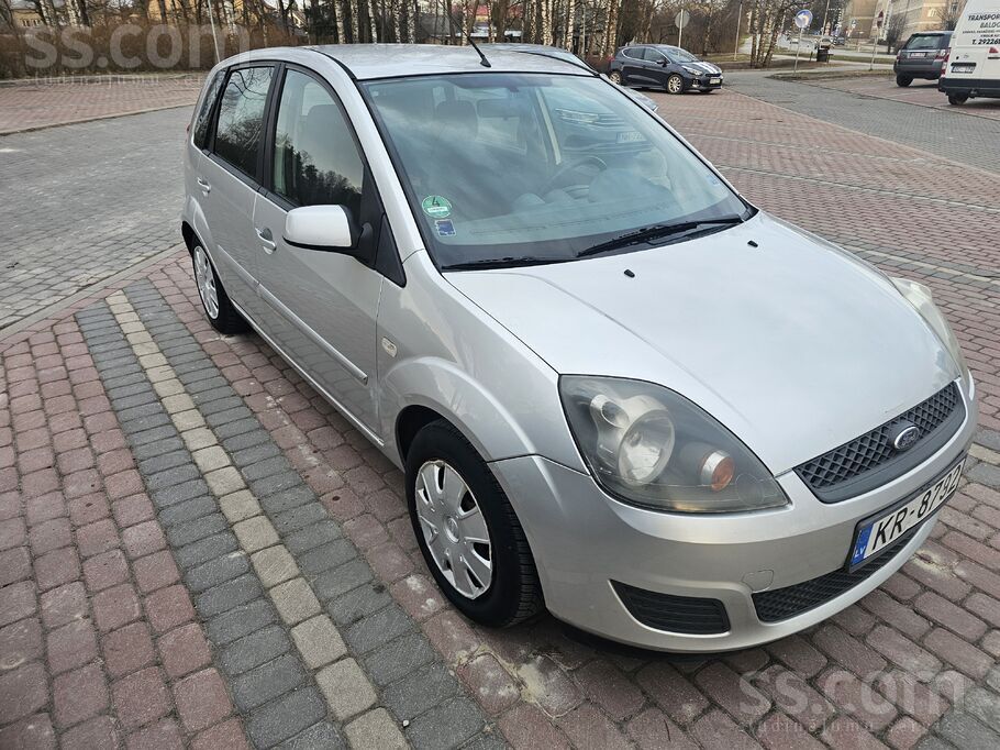 Ekonomisks un uzticams ikdienas auto. Ford fiesta ar 1.3l benzīna dzinēju. M