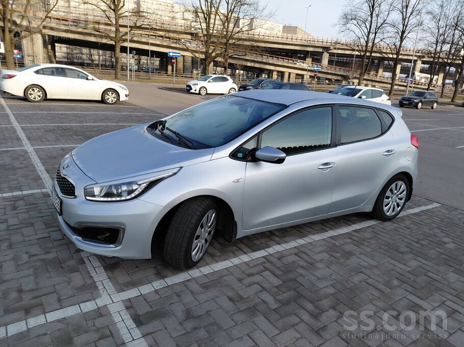 Uzņēmums pārdod Kia Ceed. Nepieciešams labā sāna durvju un aizmugurējā spārn