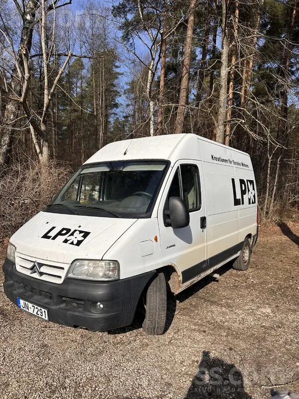 Auto normālā stāvoklī. Sīkāks info pa telefonu.
