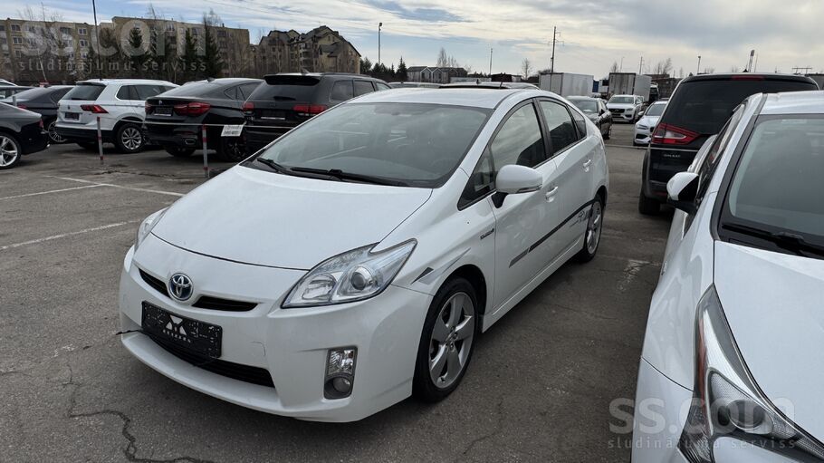 Toyota Prius 1.8 benzin/Hybrid.
Tikko no Italijas.
Laba tehniska stāvokl